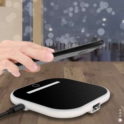 2020 New Fast Charging 10W Portable Qi Wireless Charger Cell Phone Charging Pad Battery Charger for iPhone 11 Pro Max